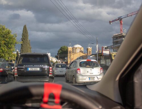 Kıbrıs’ta Trafik Neden Soldan Akar?