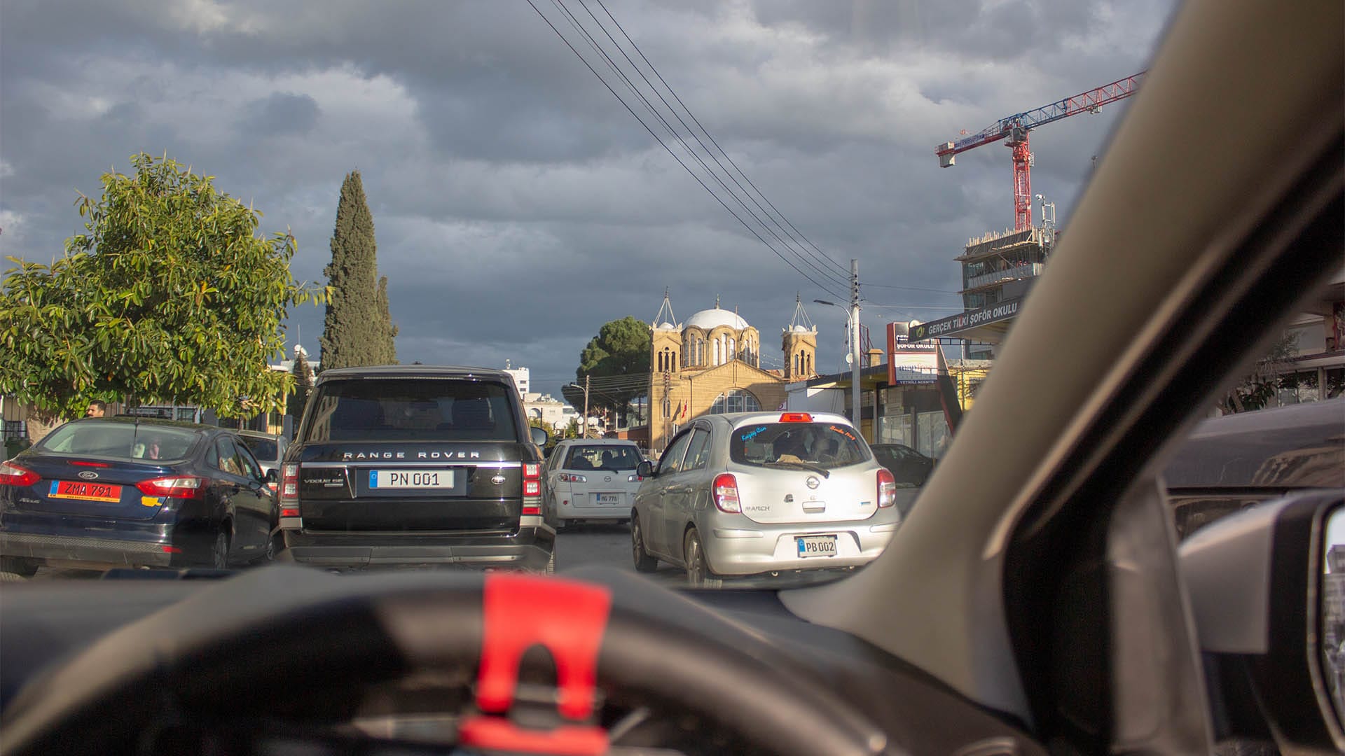 Kıbrıs'ta Trafik Neden Ters Akar